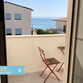 RS304 - Marcelli, nuovo bilo fronte mare con spiaggia inclusa, hotel en Marcelli