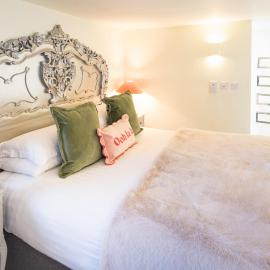 Gorgeous Boutique Flat Sleeps 2 in Lyme Regis, hotelli kohteessa Lyme Regis
