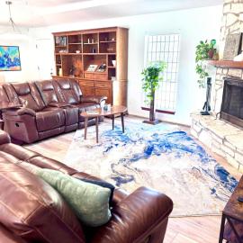 Spacious Retro 2BR 3BA In Quiet Neighborhood