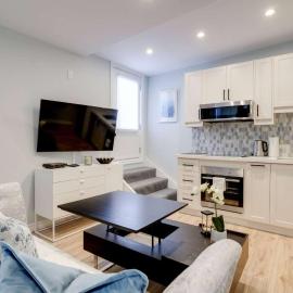 Casa Hotel Stylish Suite with Patio in Leslieville, hotel i Toronto