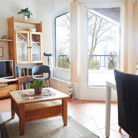 Kleine Brise mit Meerblick und Schwimmbad, hotel in Kronsgaard