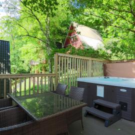 Fern Gully Lodge with Hot Tub - Spa Resort - Devon, hotel i Chudleigh