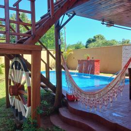 2 Cabañas Para Parejas Con Baño Privado y 3 Cabañas en Bungalow Para 4 Personas Cada Una Con Baño Compartido, hotel en Itauguá
