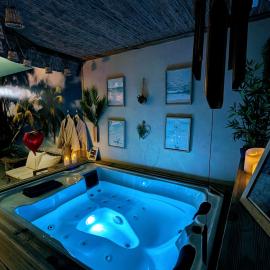 Les Spas de la Mer, Appart&Spa Aloha, 100m de la plage, Plein cœur du Grau, hotel in Le Grau-du-Roi