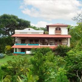 CasaBravaVentura Jungle Ecofarm, hotel in Santa Catalina