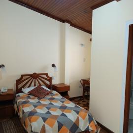 Hostal Your Home, מלון בקיטו