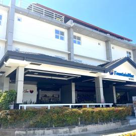 FountainBlue Hotel and Banquet Hall, hotel sa Daraga