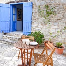Cozy Courtyard Apartment, hotel u gradu Skarinou