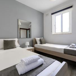 F9 Room 2, Private Room two single beds shared bathroom in shared Flat