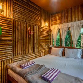 บ้านไม้ไผ่เทียมตาแม่กำปอง Baanmaipai Tiamta Maekampong, hotel in Ban Pok Nai