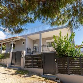 Chris Guesthouses, hotel em Anavissos