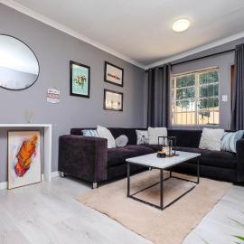 Su Casa - Stylish & Spacious Guesthouse, hotel in Roodepoort