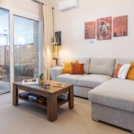 Petra stylish moderm apt near sea