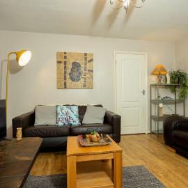 Cosy 2 Bedroom Home Sleeps 4, Free WiFi, Parking, Central Warwick, West Midlands، فندق في وارويك