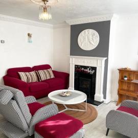 Romford Town House - 4-5 Bedroom, hotel in Goodmayes