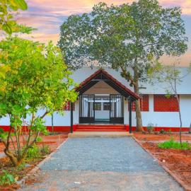 Nirvana Guest House, hotel i Auroville
