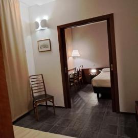 Hotel Mariani, хотел в Йези