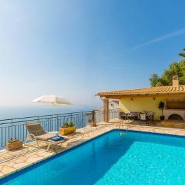Villa Aris، فندق في غماري