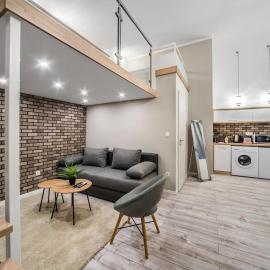 Sweet & Cozy Home at Center