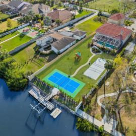 Waterfront Private Pool Pickleball Court Game Room, Hotel in Tampa