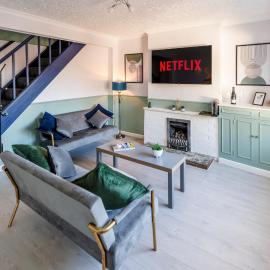 Columbia - Sleeps 5, WiFi, Parking, Netflix, Near Observatory, Hotel in Sutton in Ashfield