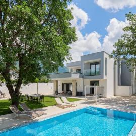 Villa Garden with Private Outdoor Pool