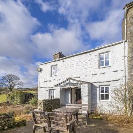 Drawell Cottage - Situated on a working farm
