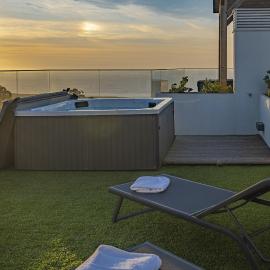 Waves com jacuzzi privado - by Smarthomes
