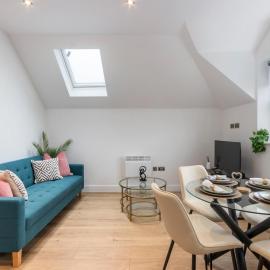 Premium 2-Bedroom Apartment, Leatherhead, Sleeps 4, hotel in Leatherhead