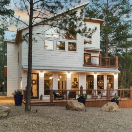 The Grinning Bear, hotell i Broken Bow