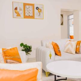 Urban suites 2 bedroom Master ensuite holiday rental nanyuki، فندق في نانيوكي