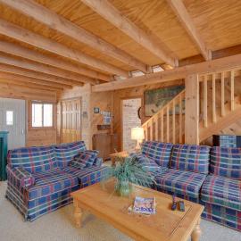 Waterfront Nelson Lake Cabin w/ Boat Dock!, hotel a Hayward