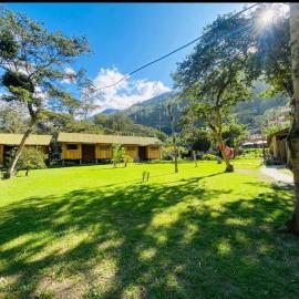 La HACIENDA LODGE & CAMPING、サンタ・テレサのホテル