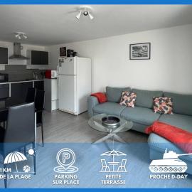 Les mouettes Apt duplex indépendant dans maison spacieux petite vue sur mer des chambres belle terrasse aménagée en hauteur près Omaha Beach et Bayeux 800 m plage et 300 m superette, khách sạn ở Vierville-sur-Mer