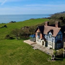 Inglewood - Historic retreat with incredible sea views