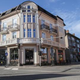 Corner House, hotel Lovecsben