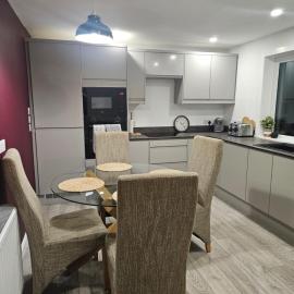 No 14 - Part of The Langley Collection - 3 bed, fully equipped kitchen, 20 min to Banniskirk