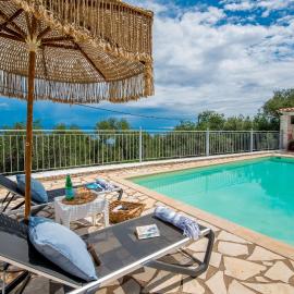 VILLA BETTIE Sea Views & Sunrise 3BR Villa w Pool & Privacy