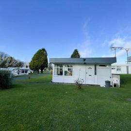 2 bed chalet beaches nearby