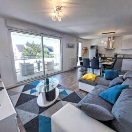 Apartment Grand Balcon- Piscine et proche du Port by Interhome