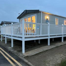 Stunning mini lodge with sea view, готель у місті Файлі