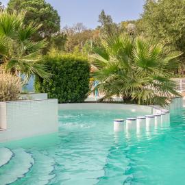 Camping Paradis Domaine de Gaujac, hotel em Boisset-et-Gaujac