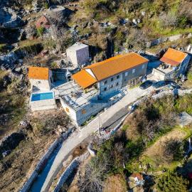 Village Villa Dobrski Dvori, hotel i Cetinje