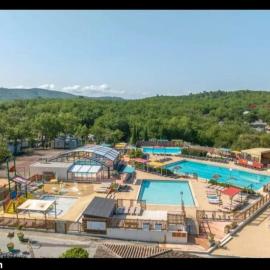 Mobil-Home Camping 6 personnes ARDECHE Le Domaine de Chaussy、ルオムのホテル