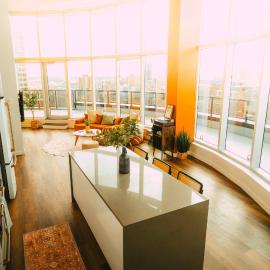 Penthouse - Luxe Stay with Views - Free Parking, hotel u gradu 'Halifax'