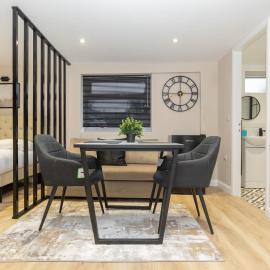 Modern Studio Apart Large Garden
