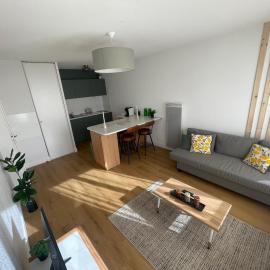 Spacieux T2 proche Bordeaux, parking privé – hotel w mieście Bruges