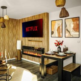 Bradford City Centre Walk To Trains, Dining, 65' Smart TV, Perfect For Working Professionals