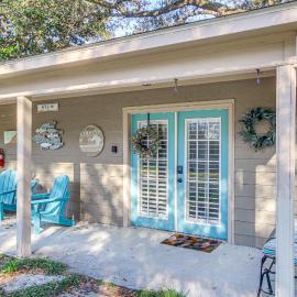 Walk to Beach: Waveland Retreat w/ Yard!, hotel in Waveland