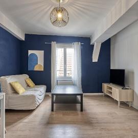 Château Saphir T2 hypercentre historique au pied du château